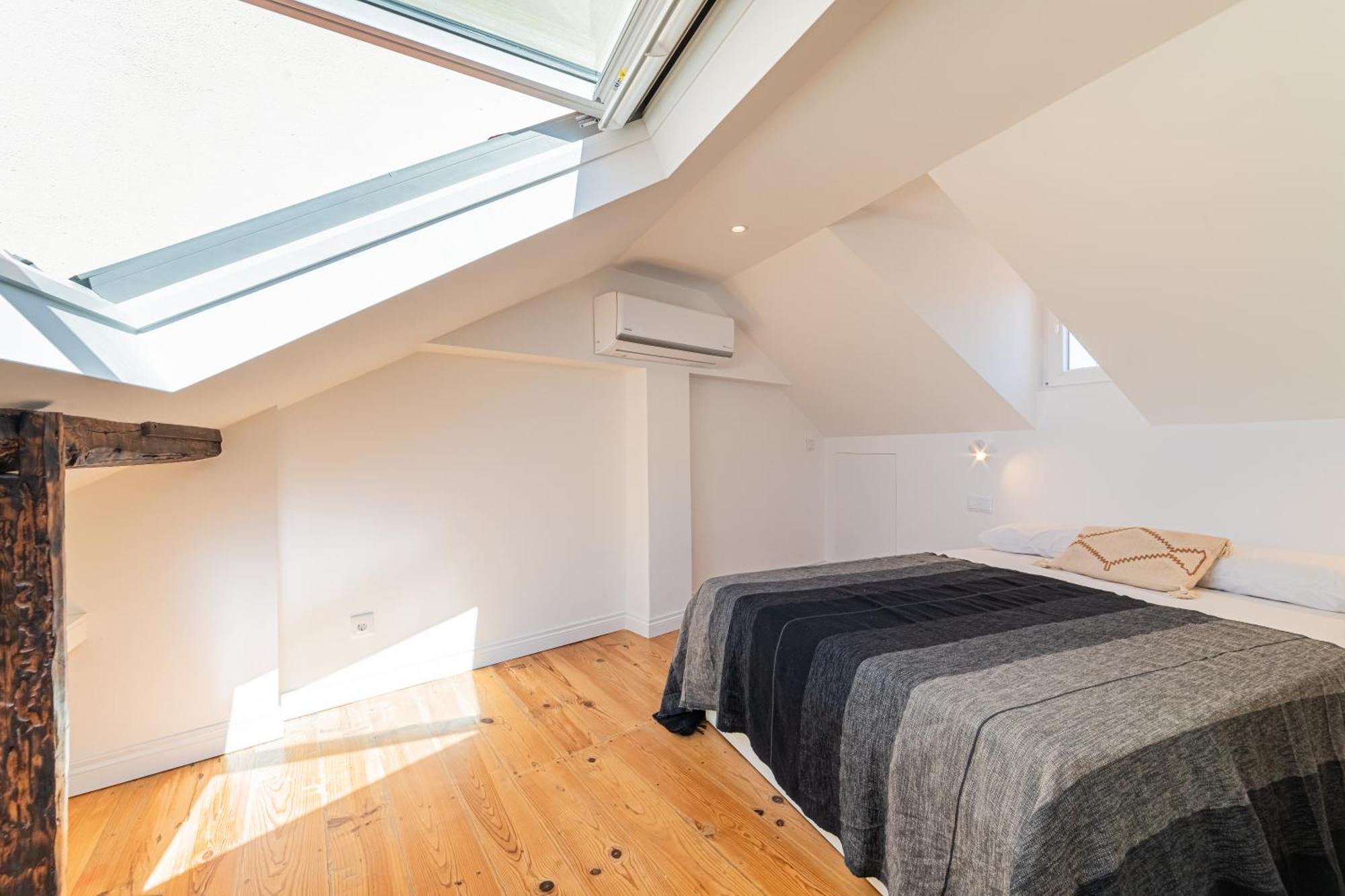Elegant & Renovated 2 Bedrooms Duplex In The Historic Area Apartment Lissabon