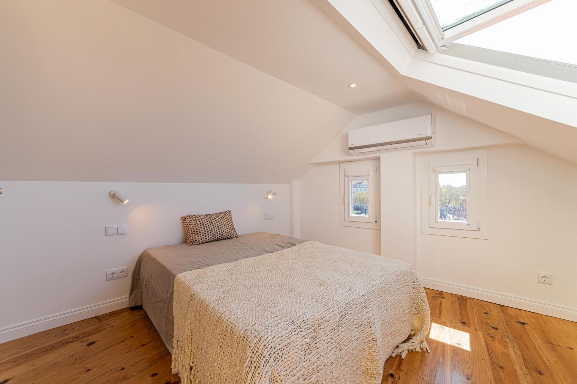 Elegant & Renovated 2 Bedrooms Duplex In The Historic Area Apartment *