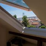 Bright Duplex With Stunning Bridge Views In The History Area