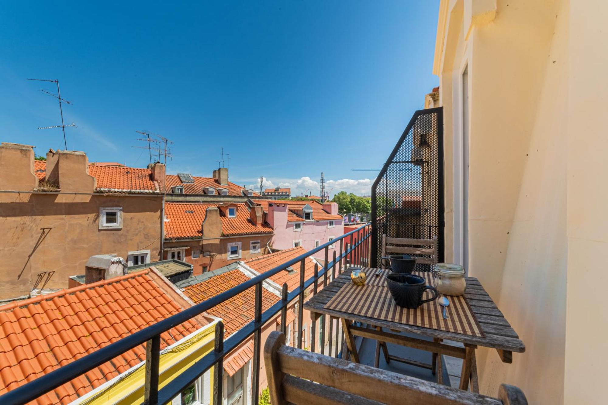 Apartment Bright Duplex With Stunning Bridge Views In The History Area Lisbon