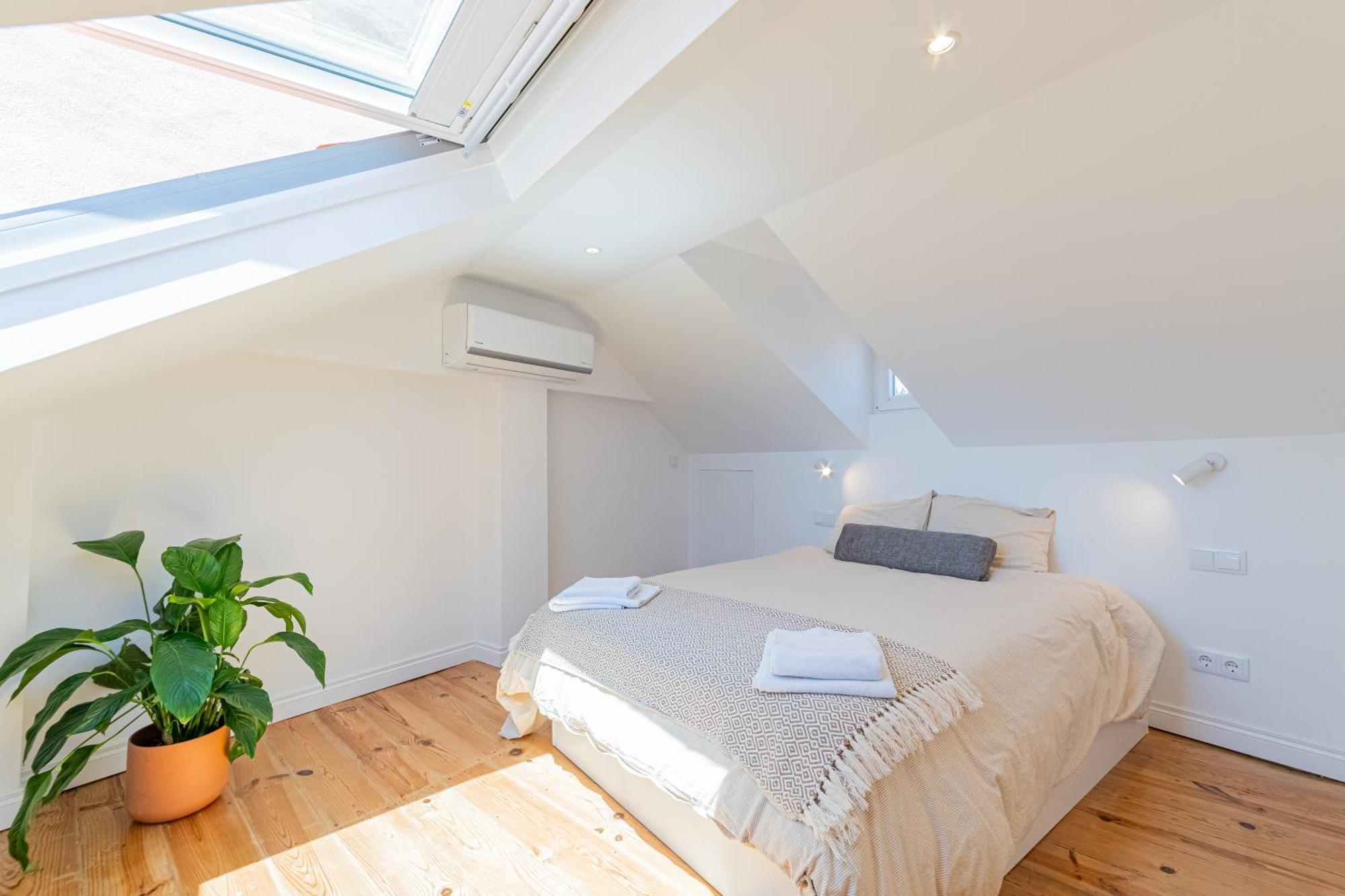 Bright Duplex With Stunning Bridge Views In The History Area