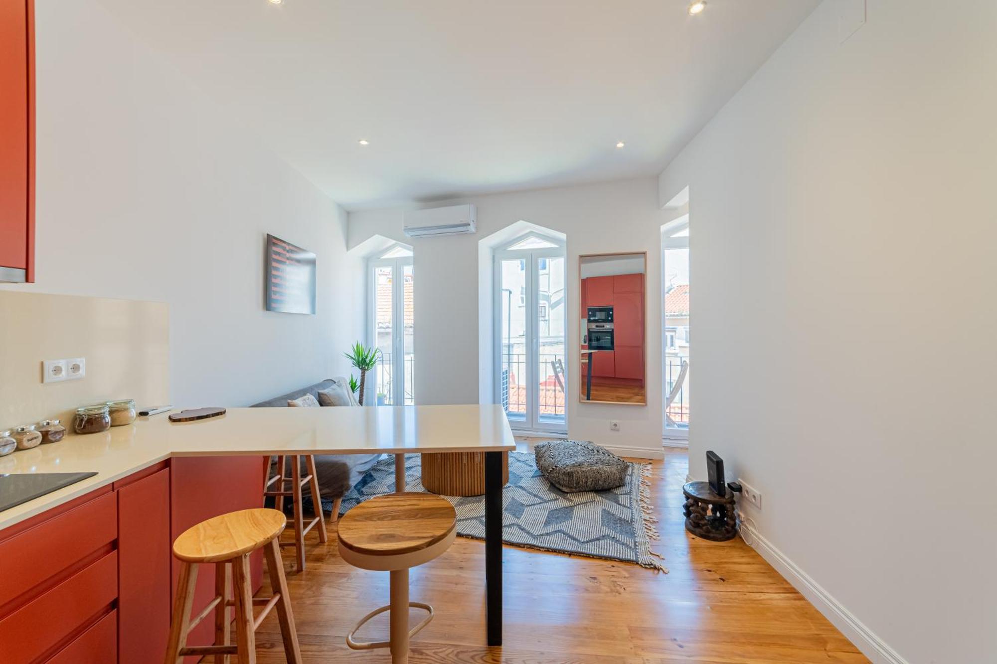 Bright Duplex With Stunning Bridge Views In The History Area * Lisbon