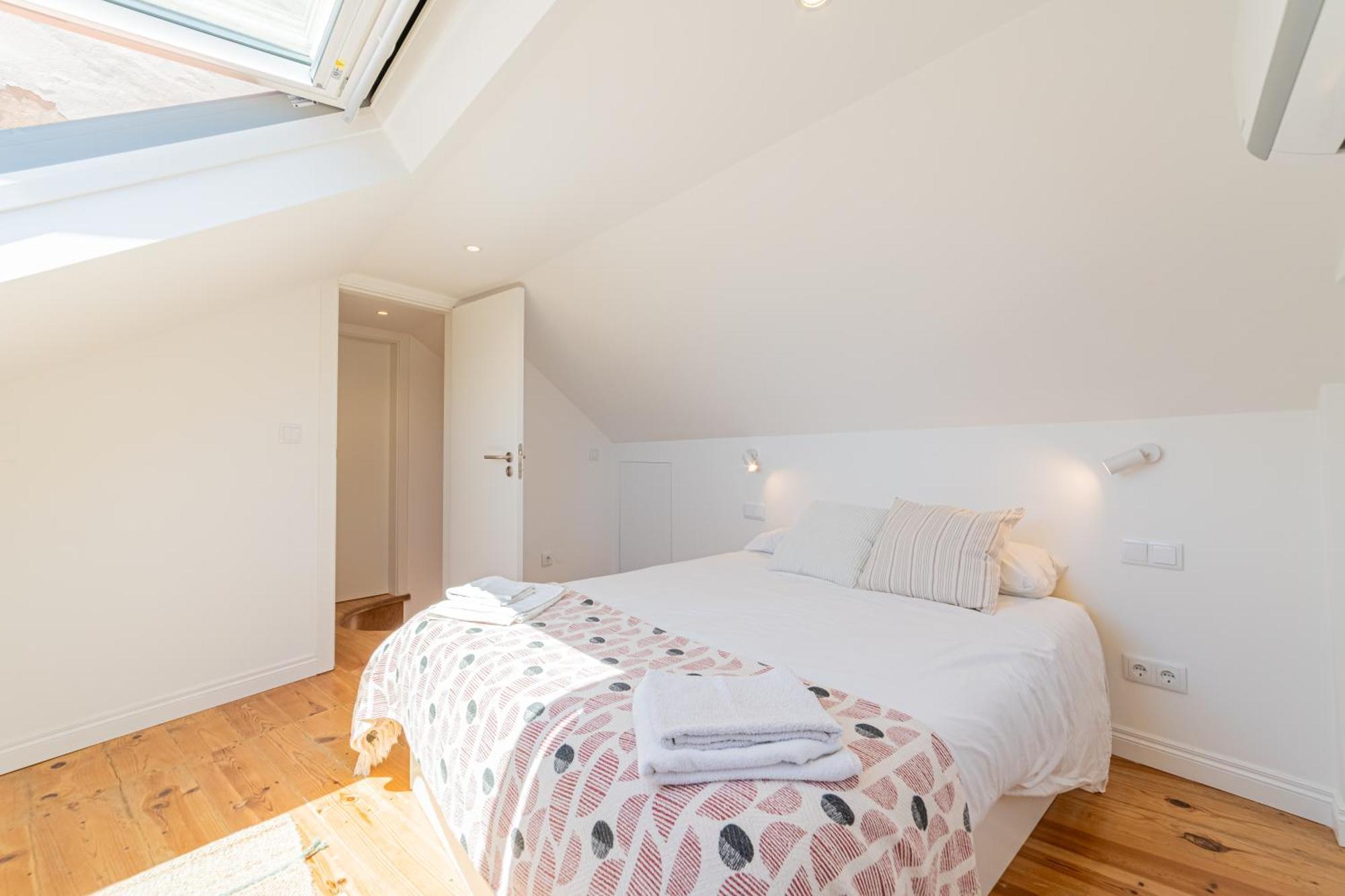 Bright Duplex With Stunning Bridge Views In The History Area Apartment Lisbon
